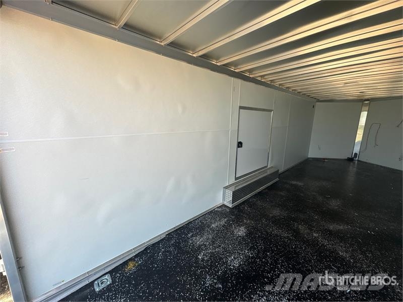 Alcom 24 ft T/A Enclosed Trailer Furgons