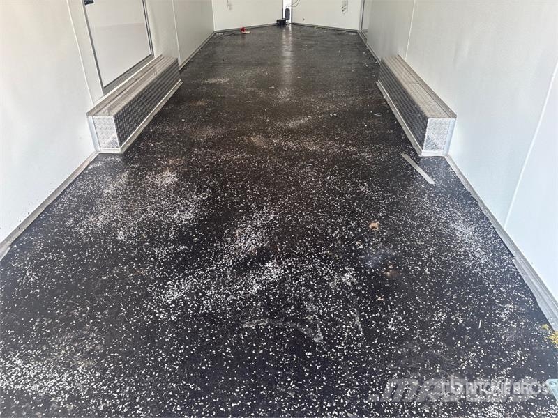 Alcom 24 ft T/A Enclosed Trailer Furgons