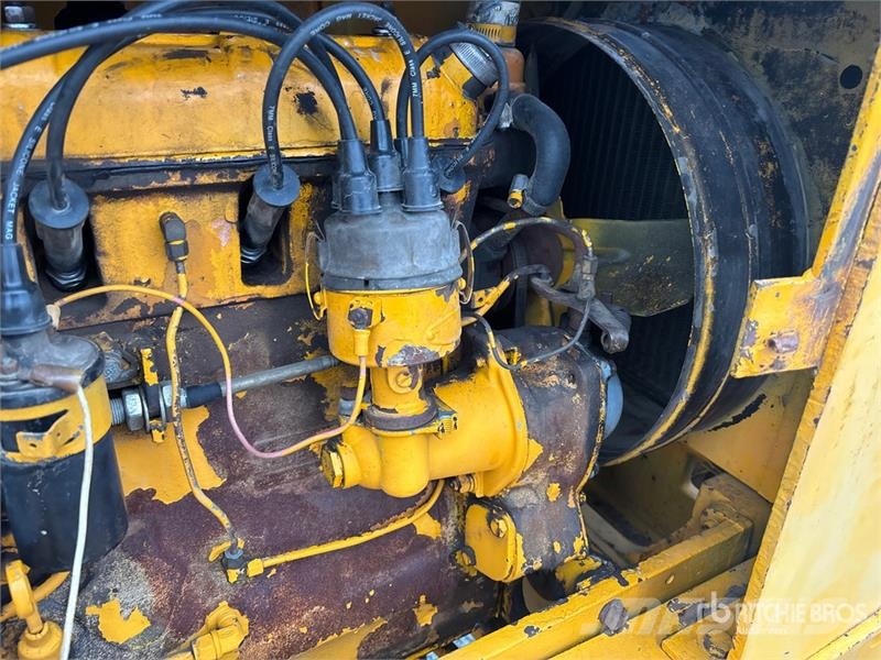 Allis Chalmers Chalmers 500 5000 lb Pneumatic Tire Forkl Другие складские механизмы