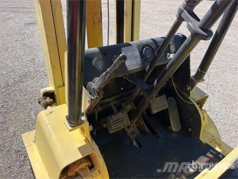 Allis Chalmers Chalmers FP4024 4800 lb Pneumatic Tire Fo Forklift trucks - others