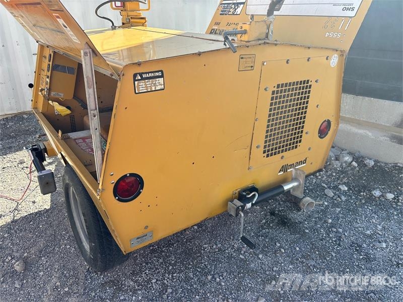 Allmand Maxi-Lite Light Tower Mobiilsed valgustusseadmed