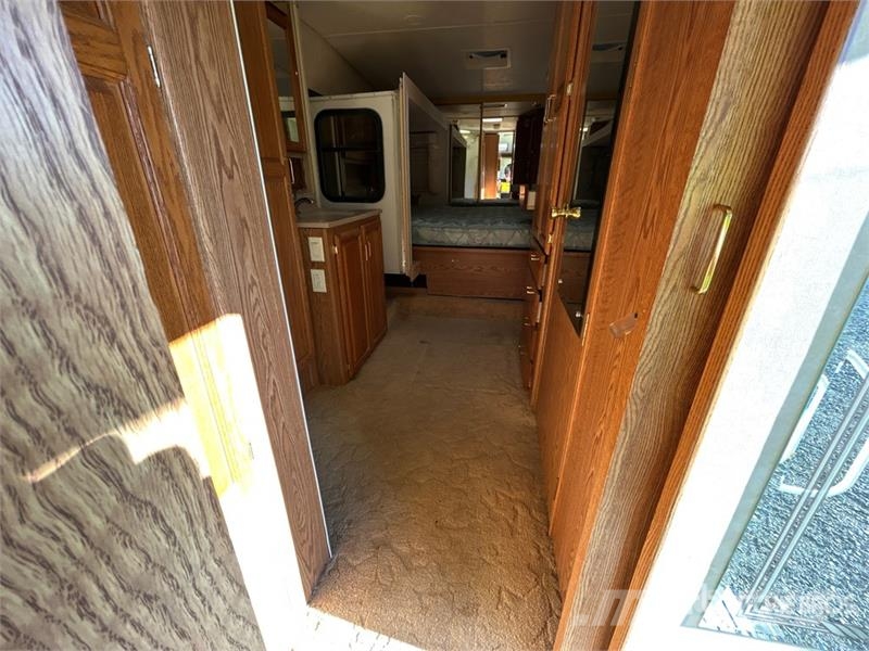  Alpenlite M-35RL-SHO 35 ft 6 in T/A Travel Trailer مقطورات أخرى