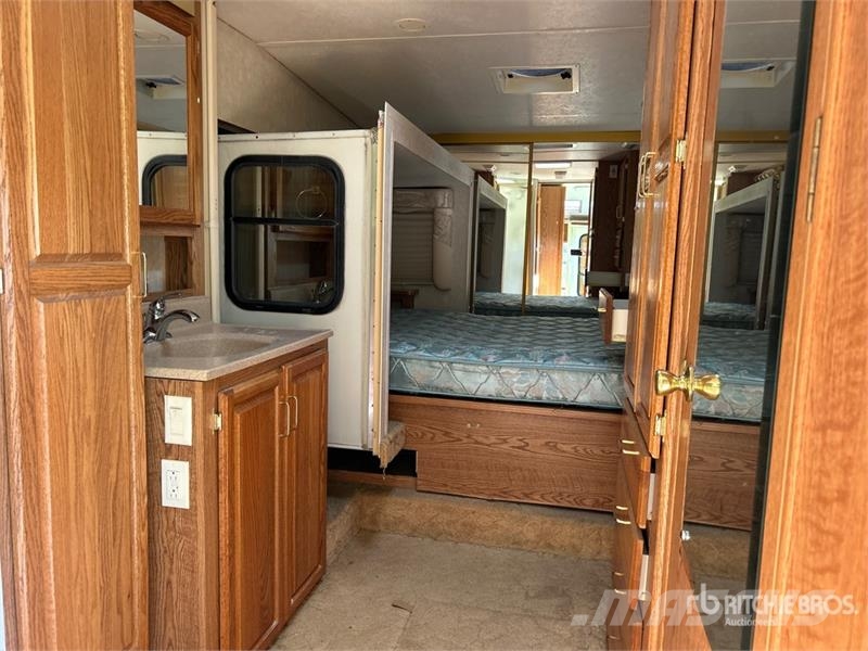  Alpenlite M-35RL-SHO 35 ft 6 in T/A Travel Trailer مقطورات أخرى