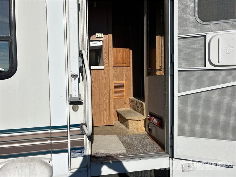  Alpenlite M-35RL-SHO 35 ft 6 in T/A Travel Trailer مقطورات أخرى