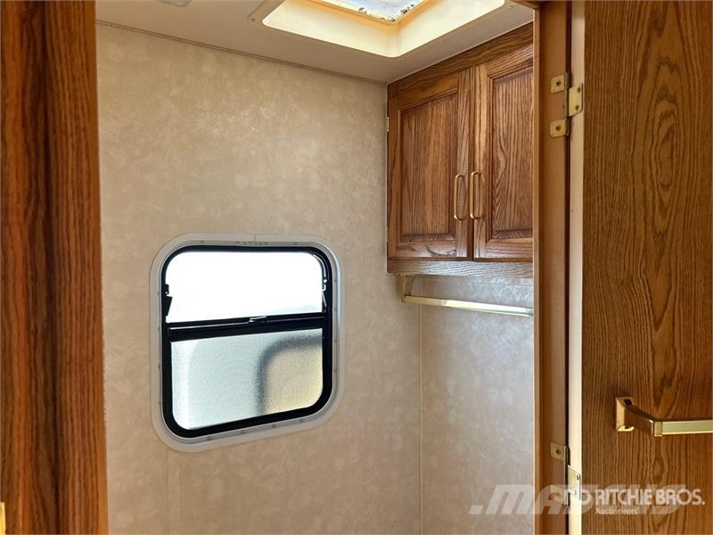  Alpenlite M-35RL-SHO 35 ft 6 in T/A Travel Trailer مقطورات أخرى