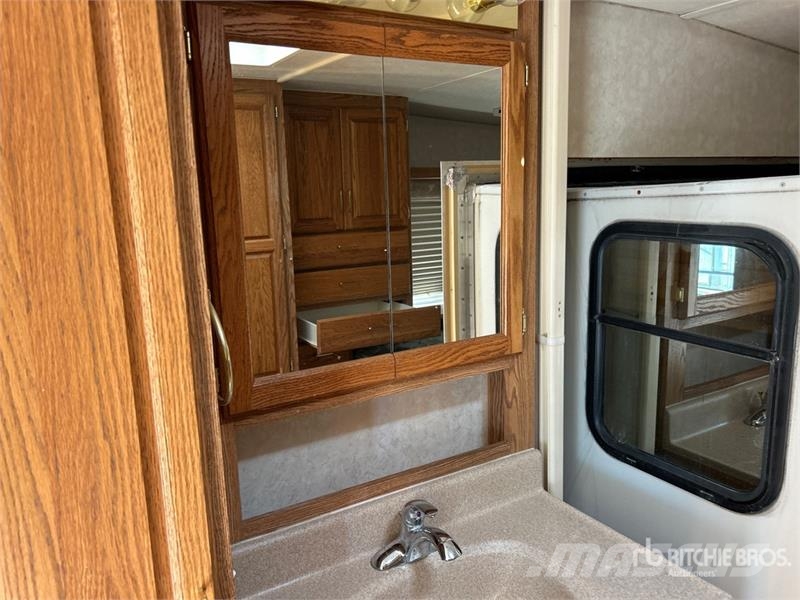  Alpenlite M-35RL-SHO 35 ft 6 in T/A Travel Trailer مقطورات أخرى