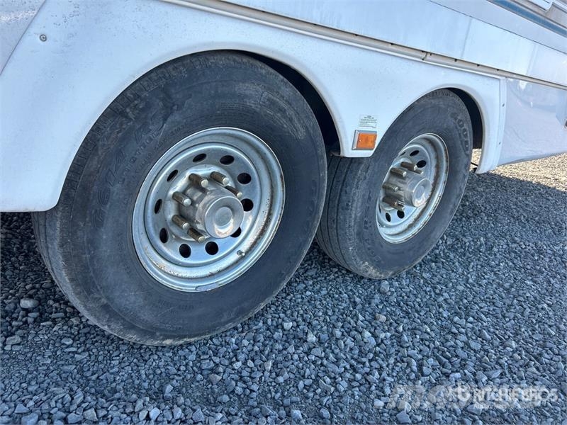  Alpenlite M-35RL-SHO 35 ft 6 in T/A Travel Trailer مقطورات أخرى