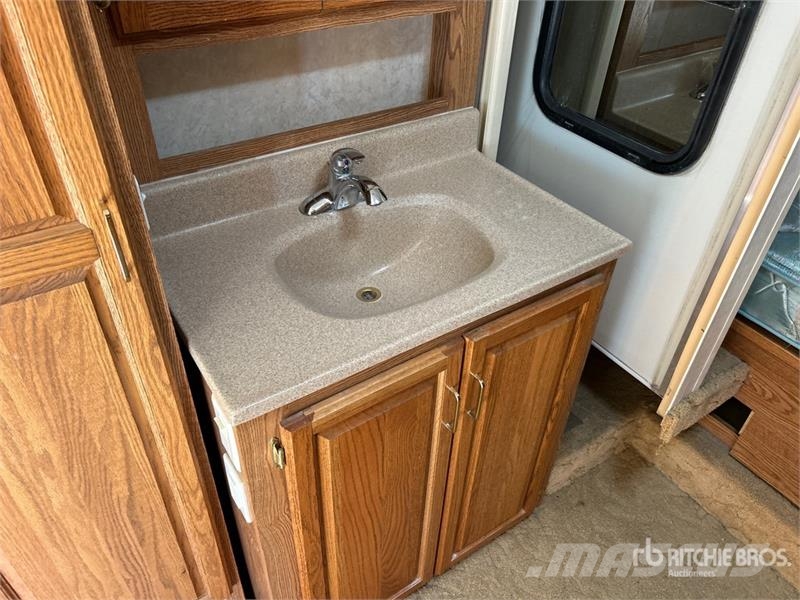  Alpenlite M-35RL-SHO 35 ft 6 in T/A Travel Trailer مقطورات أخرى