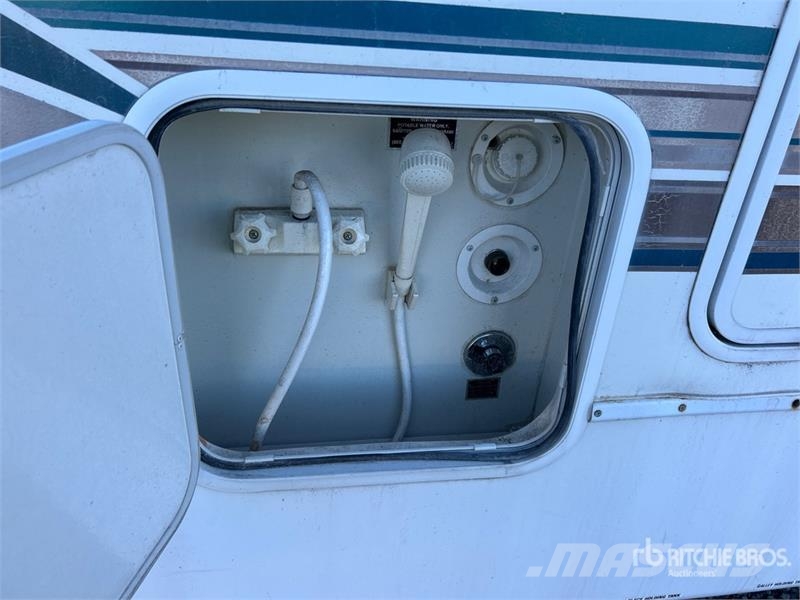  Alpenlite M-35RL-SHO 35 ft 6 in T/A Travel Trailer مقطورات أخرى