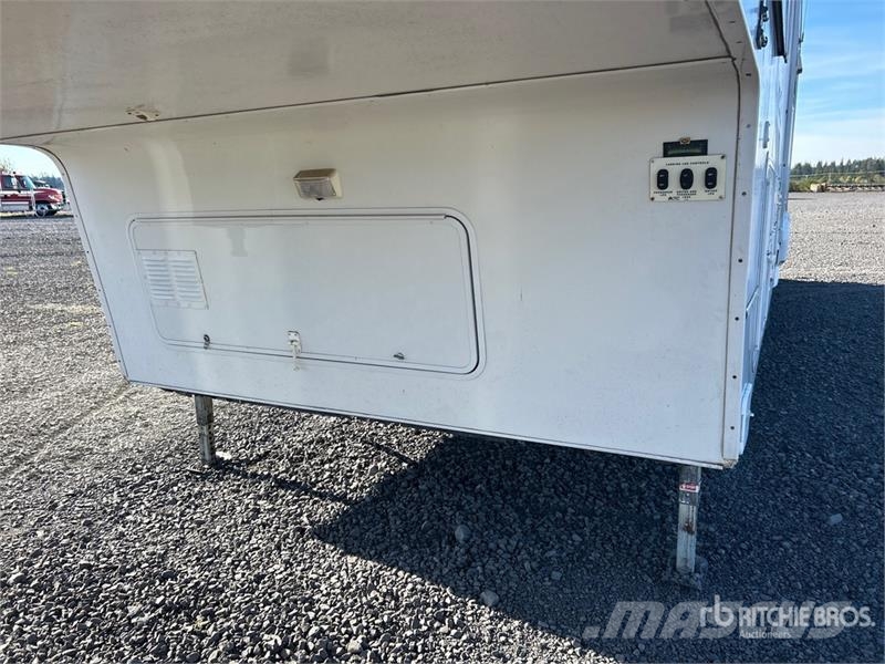  Alpenlite M-35RL-SHO 35 ft 6 in T/A Travel Trailer مقطورات أخرى
