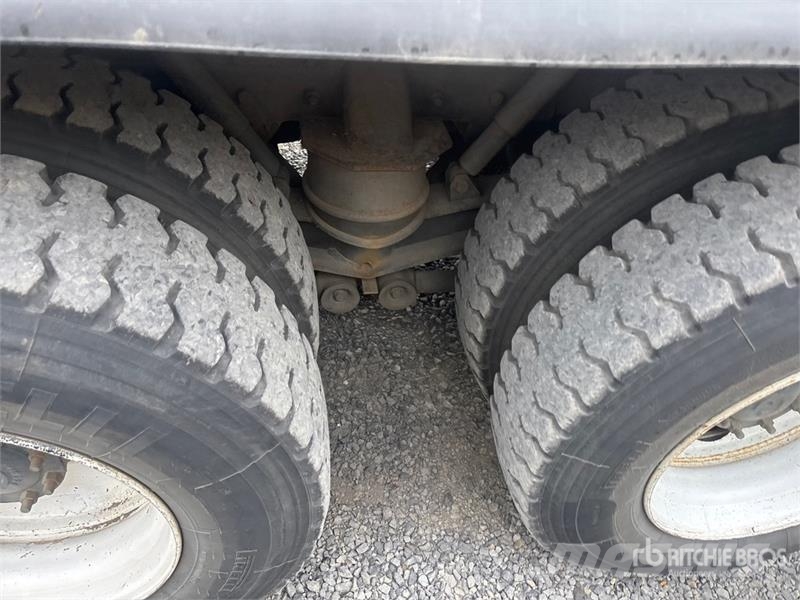 Altec D2050TC on Freightliner FL80 Digger Derrick Пересувні бурові установки