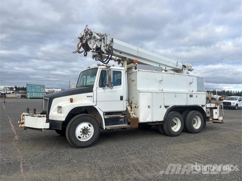 Altec D2050TC on Freightliner FL80 Digger Derrick Пересувні бурові установки