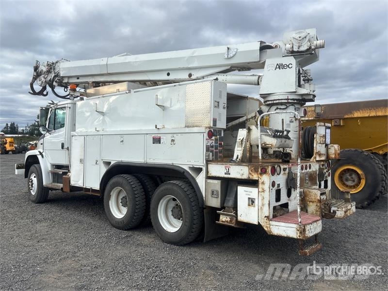 Altec D2050TC on Freightliner FL80 Digger Derrick Пересувні бурові установки