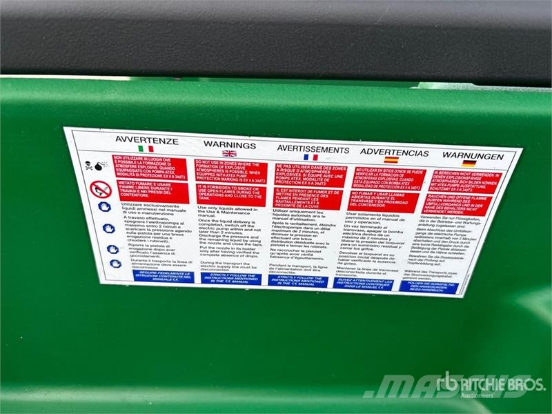 AM 116 Fuel and additive tanks