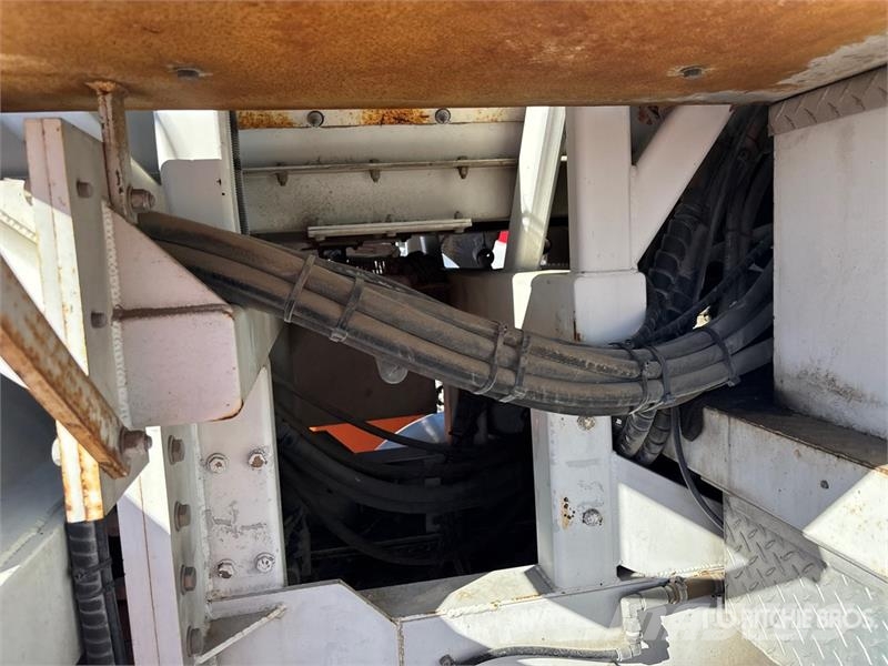 American LaFrance Condor 6x4 Marking Removal Truck T/A Cabover Day C 中古トラクターヘッド | トレーラーヘッド
