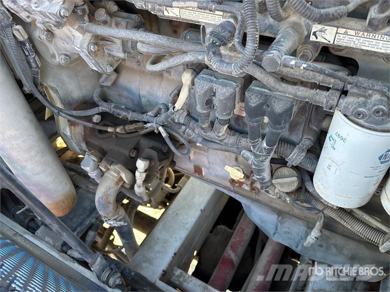 American LaFrance Condor 6x4 Marking Removal Truck T/A Cabover Day C 中古トラクターヘッド | トレーラーヘッド