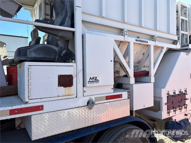 American LaFrance Condor 6x4 Marking Removal Truck T/A Cabover Day C 中古トラクターヘッド | トレーラーヘッド
