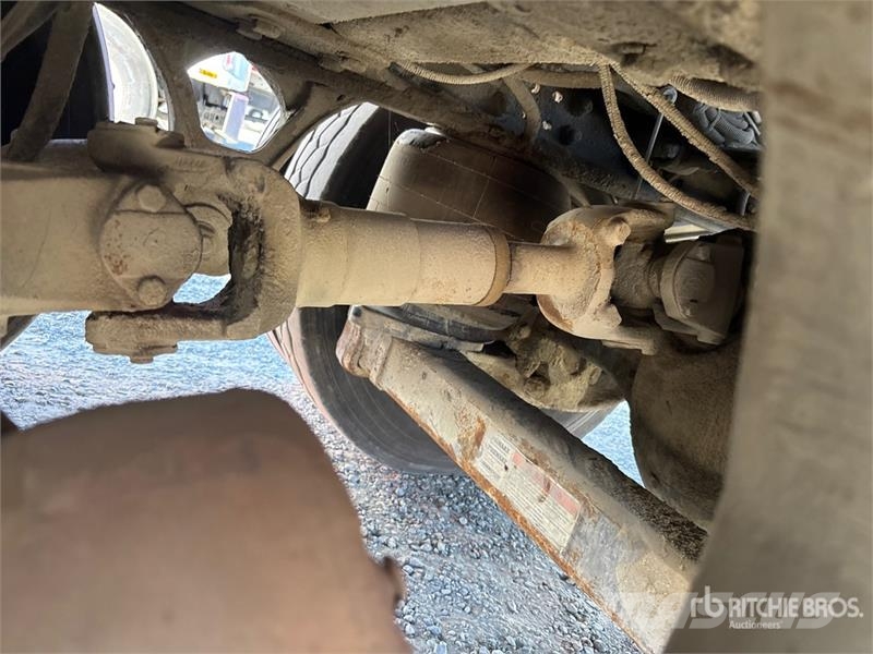 American LaFrance Condor 6x4 Marking Removal Truck T/A Cabover Day C 中古トラクターヘッド | トレーラーヘッド