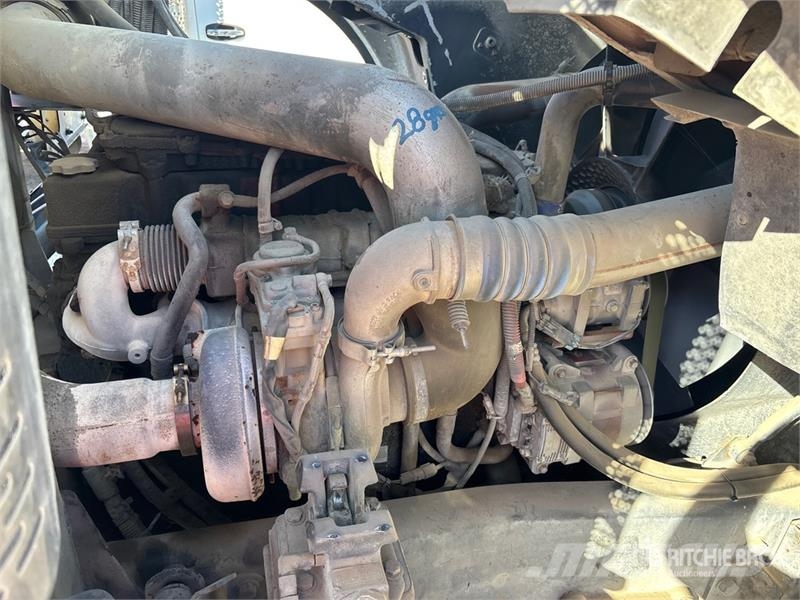 American LaFrance Condor 6x4 Marking Removal Truck T/A Cabover Day C 中古トラクターヘッド | トレーラーヘッド