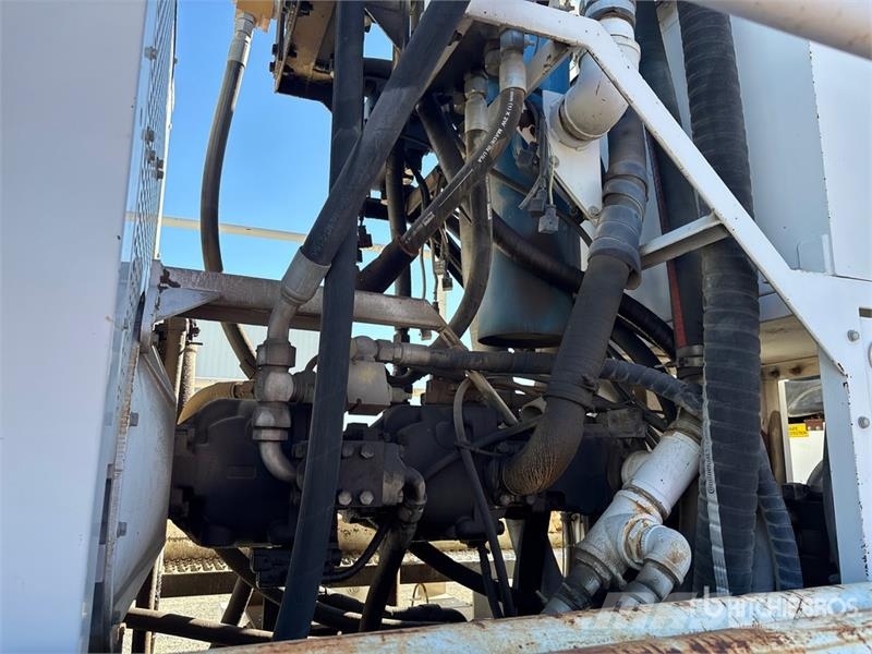 American LaFrance Condor 6x4 Marking Removal Truck T/A Cabover Day C 中古トラクターヘッド | トレーラーヘッド