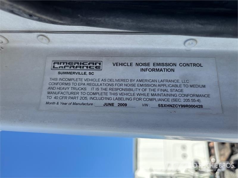 American LaFrance Condor 6x4 Marking Removal Truck T/A Cabover Day C 中古トラクターヘッド | トレーラーヘッド