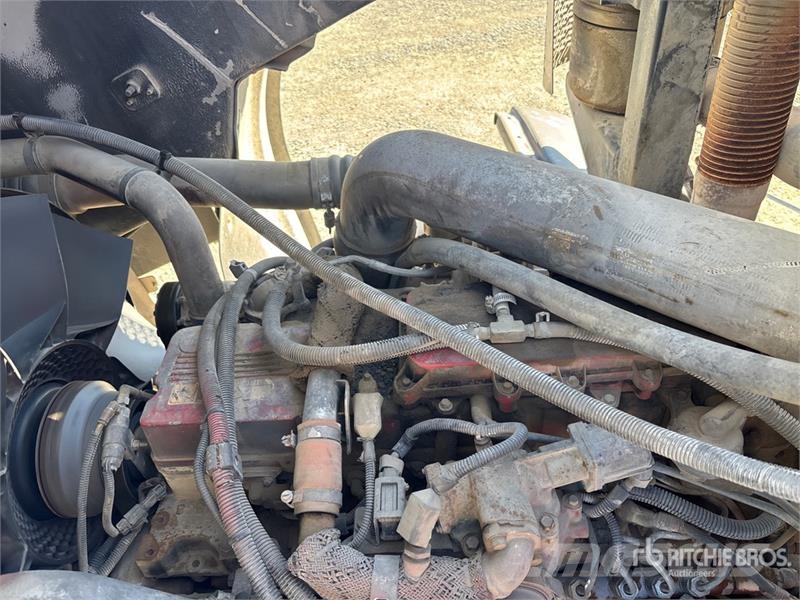 American LaFrance Condor 6x4 Marking Removal Truck T/A Cabover Day C 中古トラクターヘッド | トレーラーヘッド