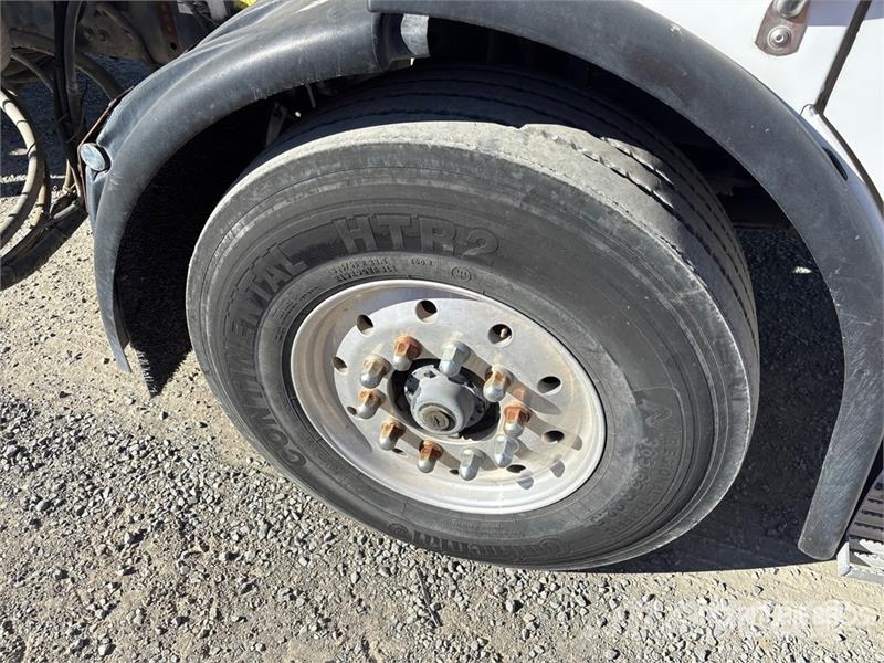 American LaFrance Condor 6x4 Marking Removal Truck T/A Cabover Day C 中古トラクターヘッド | トレーラーヘッド