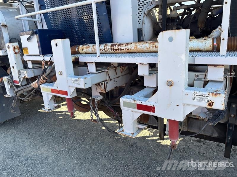 American LaFrance Condor 6x4 Marking Removal Truck T/A Cabover Day C 中古トラクターヘッド | トレーラーヘッド