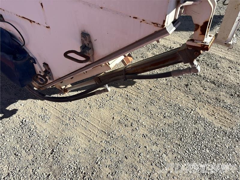 American LaFrance Condor 6x4 Marking Removal Truck T/A Cabover Day C 中古トラクターヘッド | トレーラーヘッド