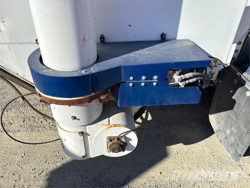 American LaFrance Condor 6x4 Marking Removal Truck T/A Cabover Day C 中古トラクターヘッド | トレーラーヘッド