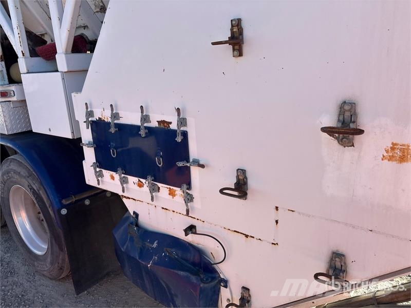 American LaFrance Condor 6x4 Marking Removal Truck T/A Cabover Day C 中古トラクターヘッド | トレーラーヘッド