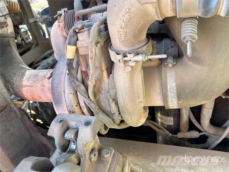 American LaFrance Condor 6x4 Marking Removal Truck T/A Cabover Day C 中古トラクターヘッド | トレーラーヘッド