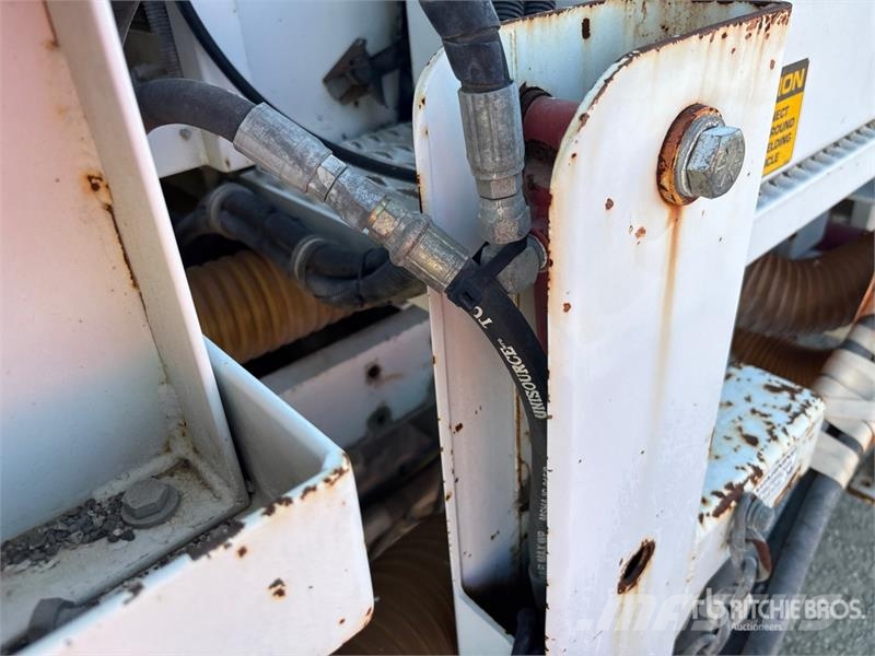 American LaFrance Condor 6x4 Marking Removal Truck T/A Cabover Day C 中古トラクターヘッド | トレーラーヘッド