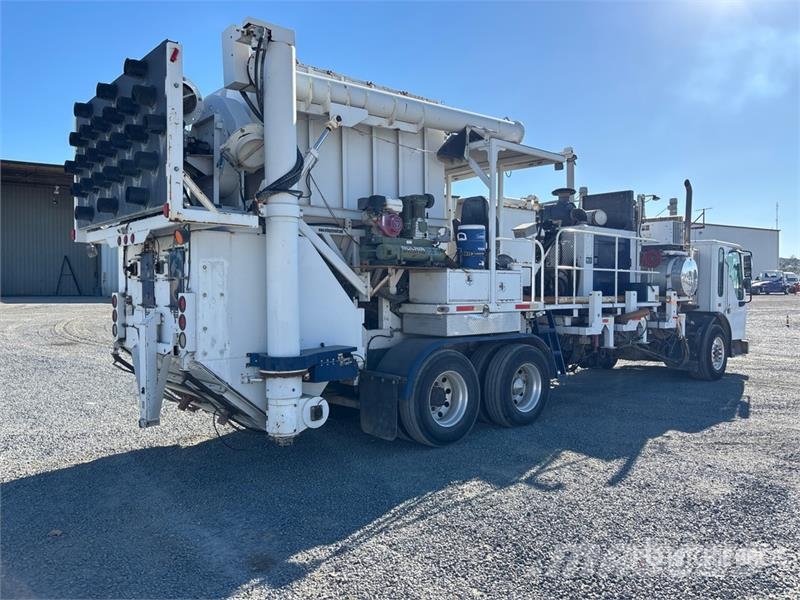 American LaFrance Condor 6x4 Marking Removal Truck T/A Cabover Day C 中古トラクターヘッド | トレーラーヘッド