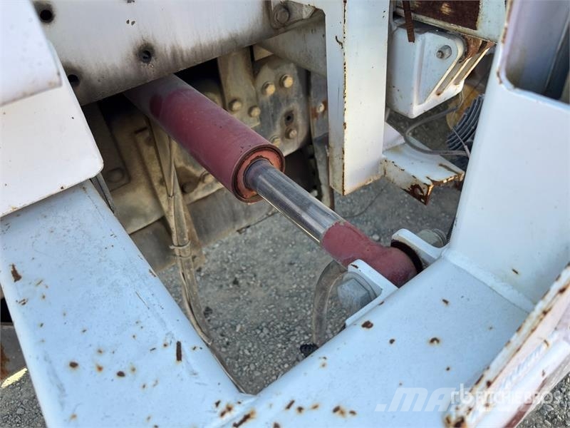 American LaFrance Condor 6x4 Marking Removal Truck T/A Cabover Day C 中古トラクターヘッド | トレーラーヘッド
