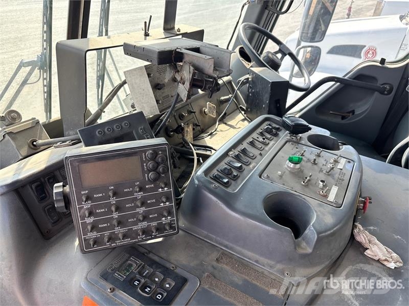 American LaFrance Condor 6x4 Marking Removal Truck شاحنات أخرى