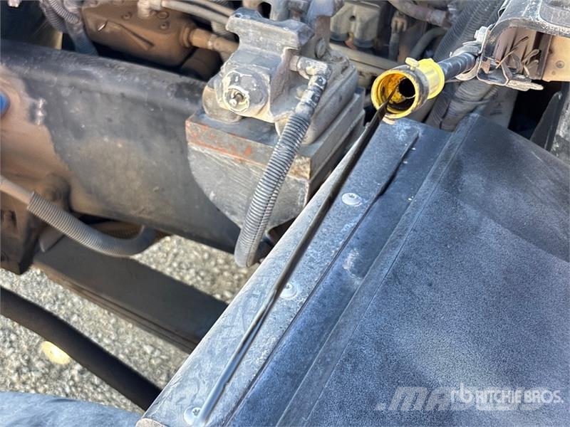 American LaFrance Condor 6x4 Marking Removal Truck T/A Cabover Day C 中古トラクターヘッド | トレーラーヘッド