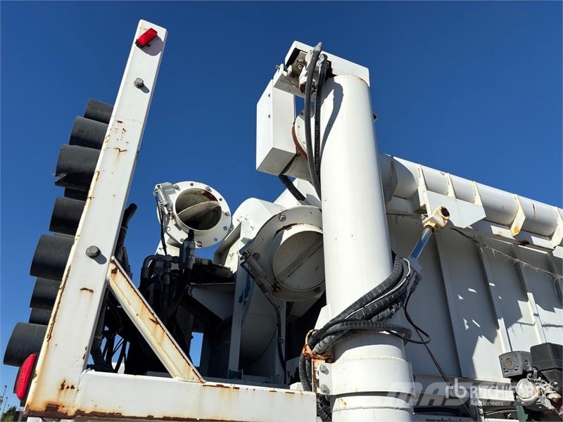 American LaFrance Condor 6x4 Marking Removal Truck T/A Cabover Day C 中古トラクターヘッド | トレーラーヘッド
