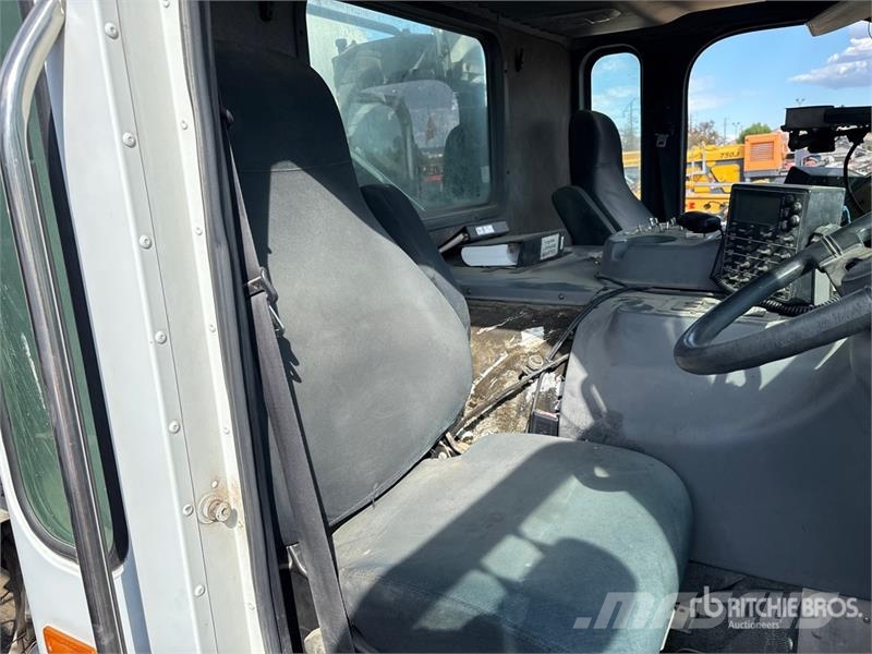 American LaFrance Condor 6x4 Marking Removal Truck شاحنات أخرى