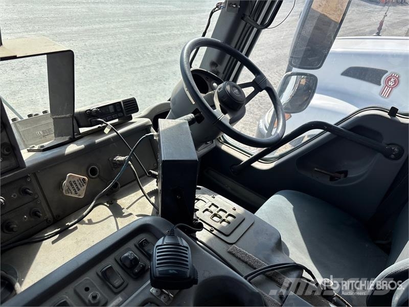 American LaFrance Condor 6x4 Marking Removal Truck شاحنات أخرى