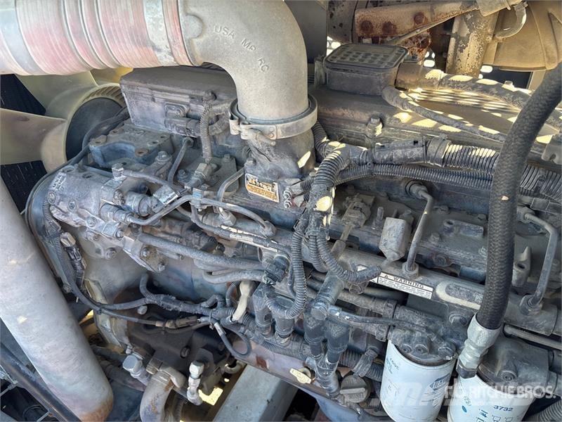 American LaFrance Condor 6x4 Marking Removal Truck T/A Cabover Day C 中古トラクターヘッド | トレーラーヘッド