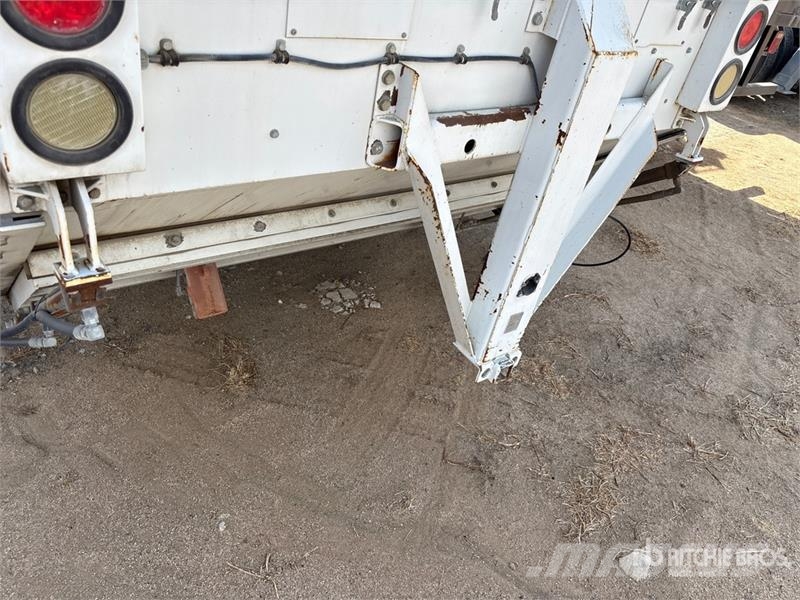 American LaFrance Condor 6x4 Marking Removal Truck شاحنات أخرى