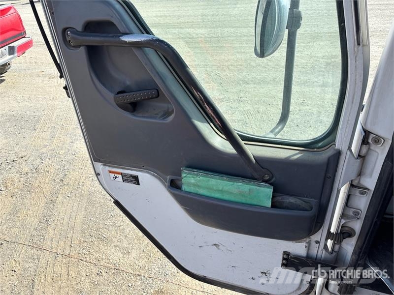 American LaFrance Condor 6x4 Marking Removal Truck شاحنات أخرى