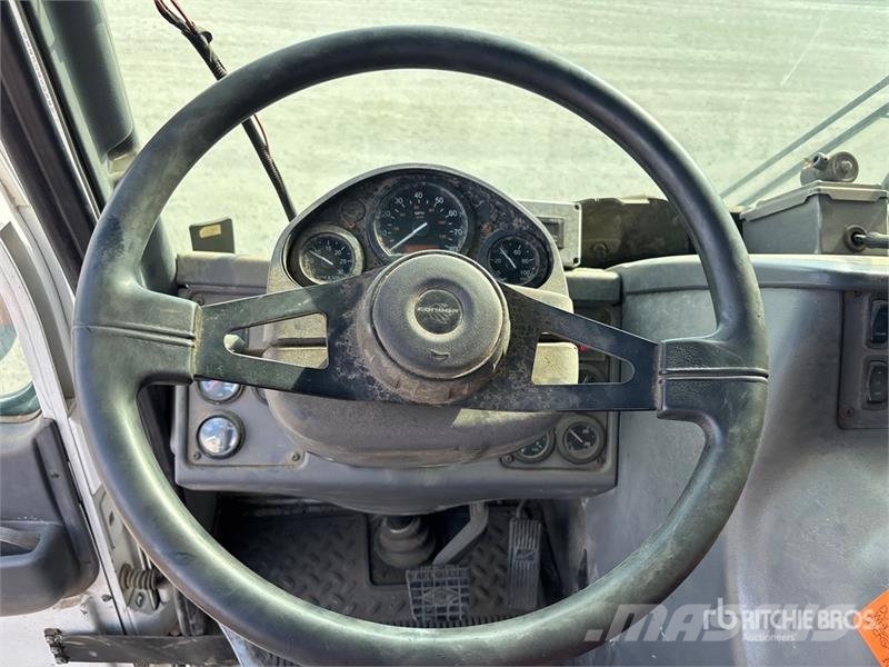American LaFrance Condor 6x4 Marking Removal Truck شاحنات أخرى