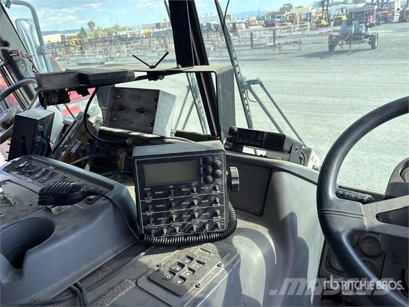 American LaFrance Condor 6x4 Marking Removal Truck شاحنات أخرى