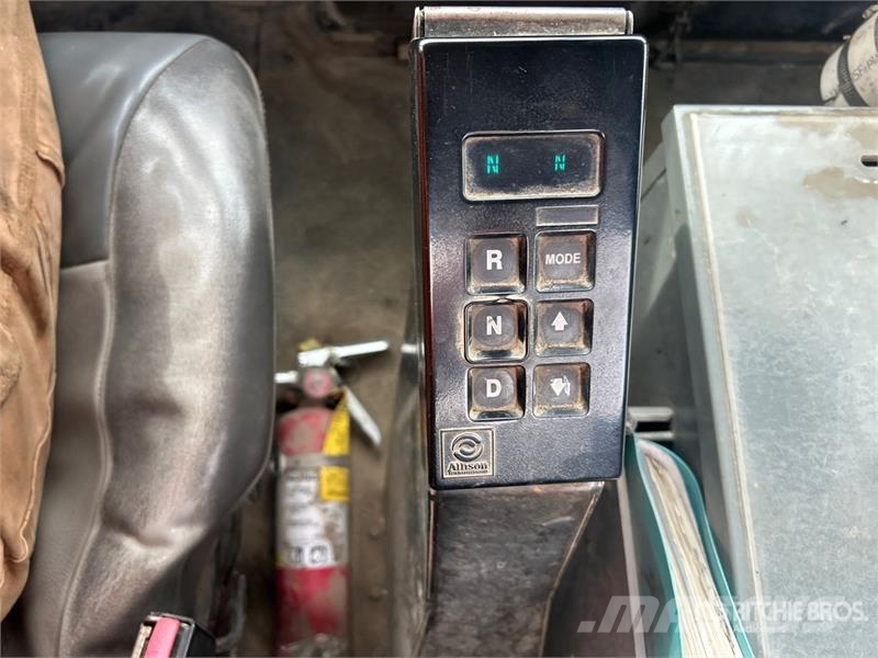Aquatics B-10 on Volvo/Autocar 6x4 Vacuum Excavat Vaakumautod