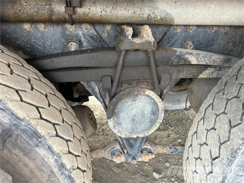 Aquatics B-10 on Volvo/Autocar 6x4 Vacuum Excavat Vaakumautod