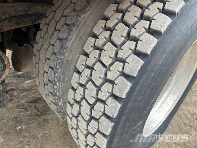 Aquatics B-10 on Volvo/Autocar 6x4 Vacuum Excavat Vaakumautod