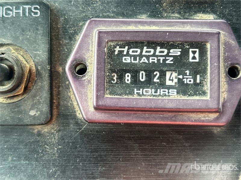 Aquatics B-10 on Volvo/Autocar 6x4 Vacuum Excavat Vaakumautod