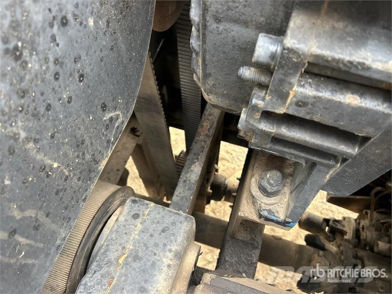 Aquatics B-10 on Volvo/Autocar 6x4 Vacuum Excavat Vaakumautod